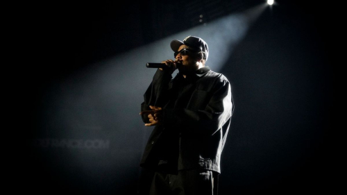 Джастин Тимберлейк и Фаррелл Уильямс выступили вместе с Jay-Z на грандиозном шоу в Париже 1 Джастин Тимберлейк и Фаррелл Уильямс выступили вместе с Jay-Z на грандиозном шоу в Париже