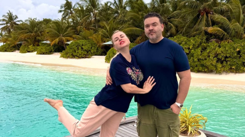 "Не верьте в цифры": ставшая невестой в 46 лет Семенович подбодрила незамужних ровесниц 1 "Не верьте в цифры": ставшая невестой в 46 лет Семенович подбодрила незамужних ровесниц