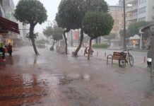 Анталья ушла под воду: туристы пережидают затяжные дожди в отелях
