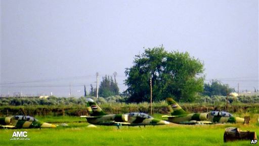 Боевые самолеты сирийской армии на авиабазе Квейрас в провинции Алеппо. Сирия