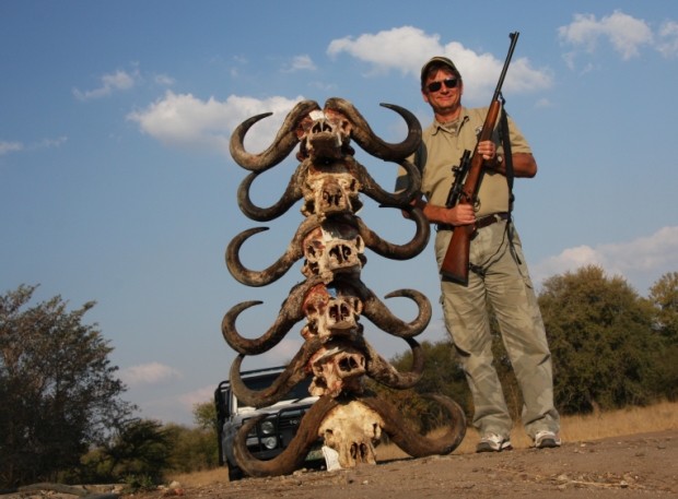 охотники убивают самых сильных, здоровых и опытных животных