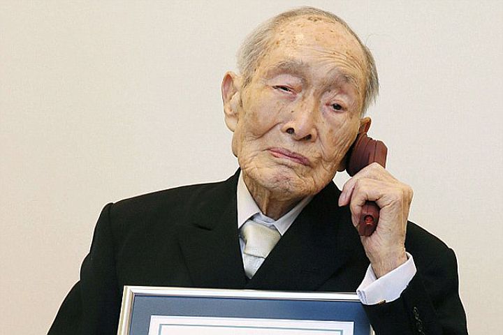 В Японии умер самый пожилой в мире мужчина