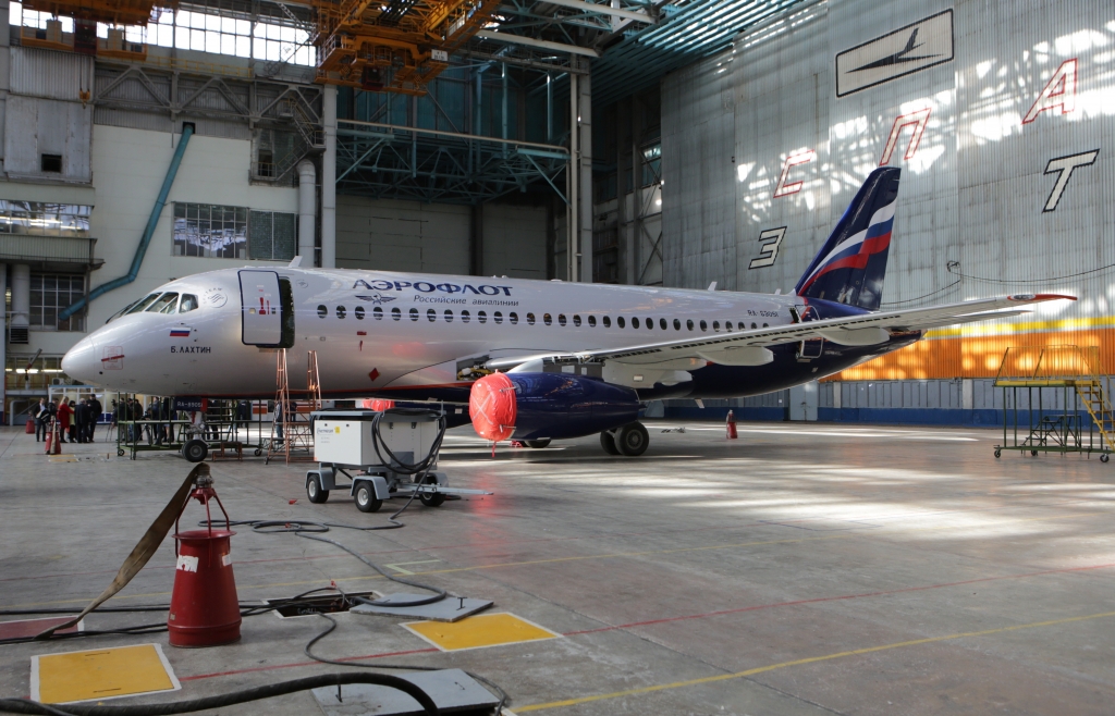 13:41 / 05.05.2015 Часть двигателя Sukhoi SuperJet 100 отвалилась при взлете в Шереметьево. Потерю удалось обнаружить только в киевском