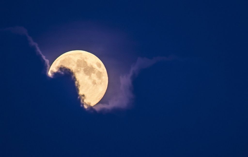 Когда выйдет луна 3. Как выглядит самая редкая Луна. Удивительная Луна на английском.